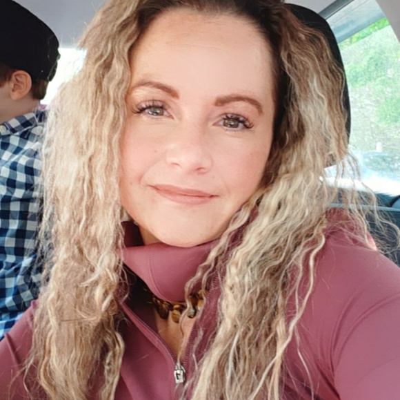 Meet your Posher, Renee - Picture 2 of 2